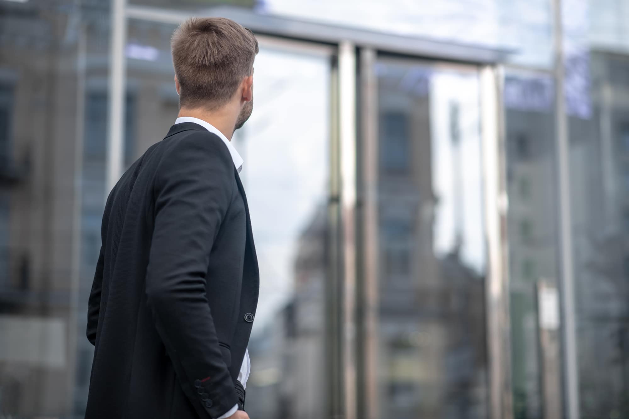 Is It Worth the Investment? A Cost-Benefit Analysis of Electric Window Tint Installations for Businesses